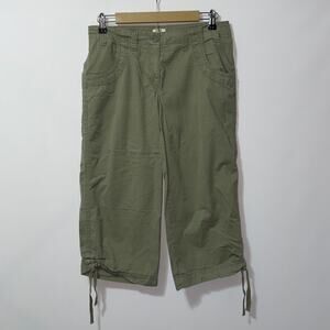 Izod Khaki green capri’s women’s size 6